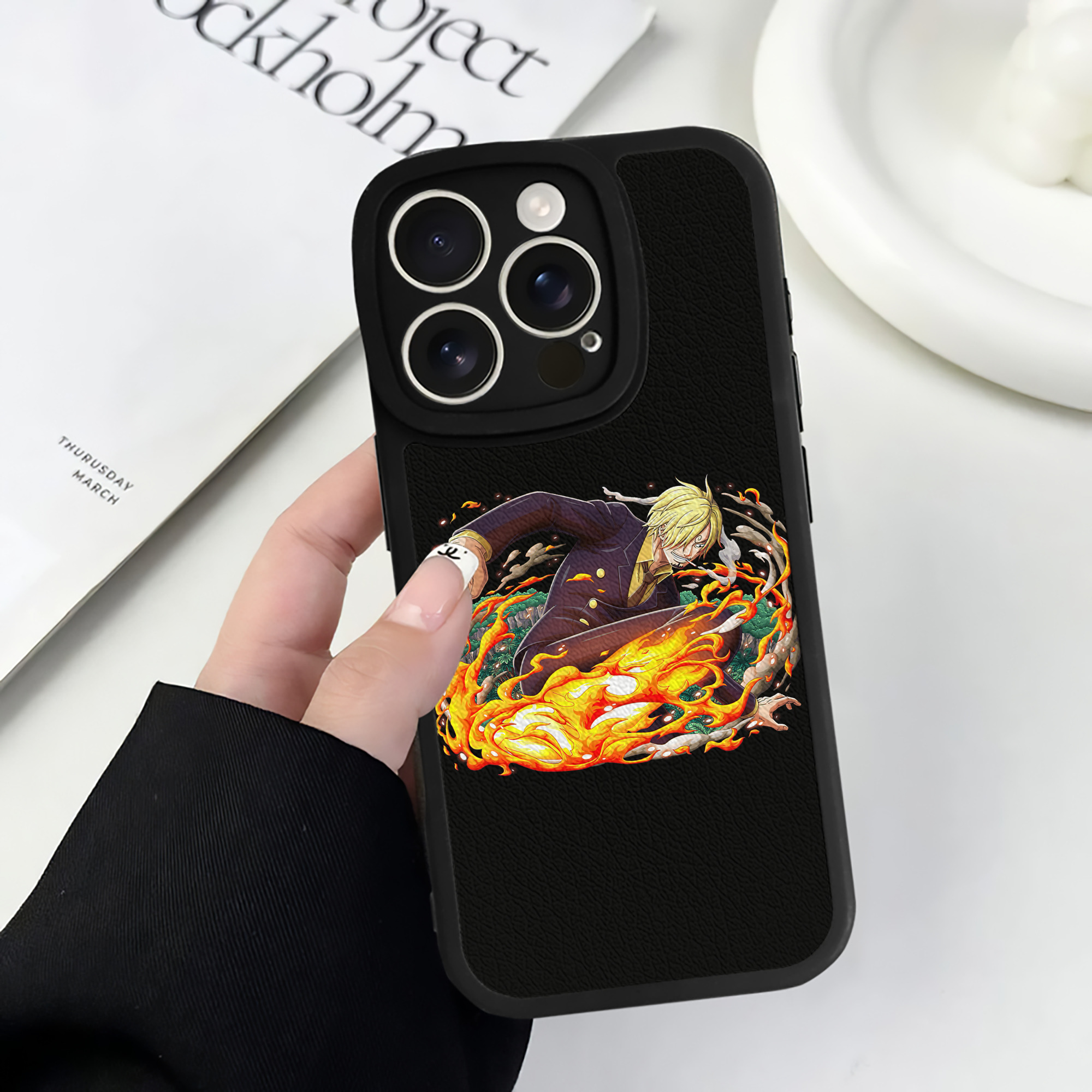 （画像用） ワンピース サンジ ONE PIECE Sanji 【iPhone 16シリーズ対応】シリコンスマホケース（レザー調） 材質：シリコン